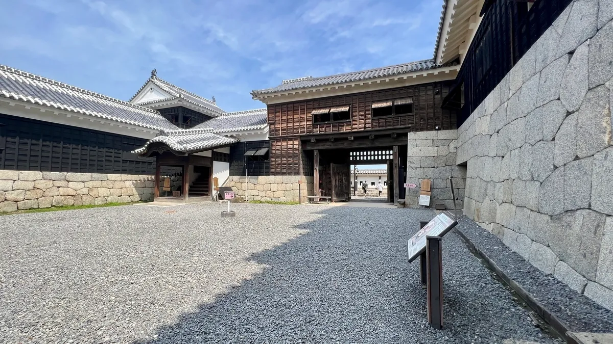 連立式天守