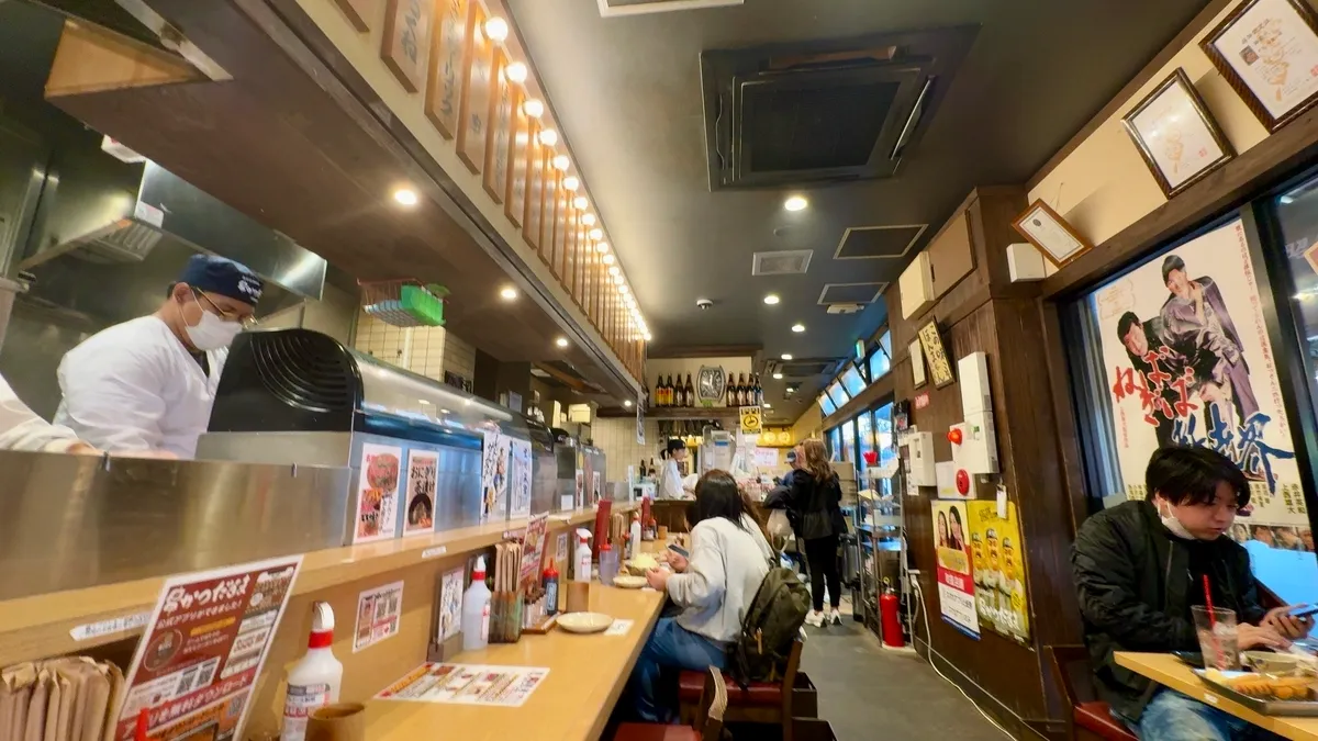 カウンター席
