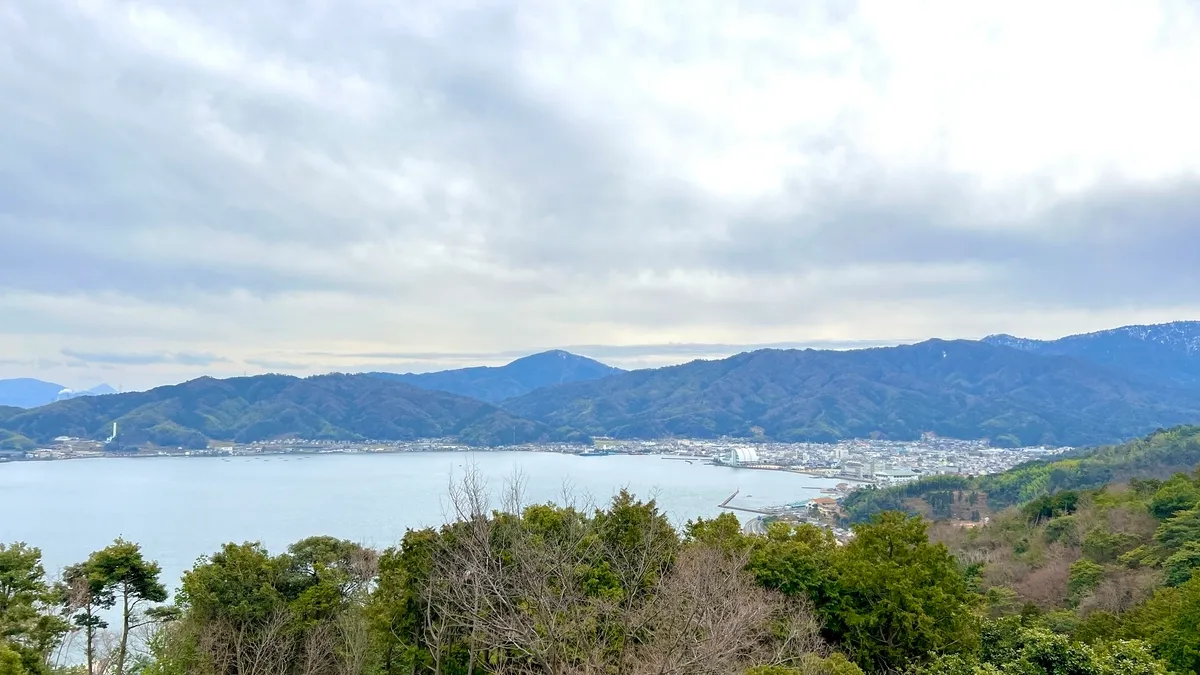 山々や宮津の街並み