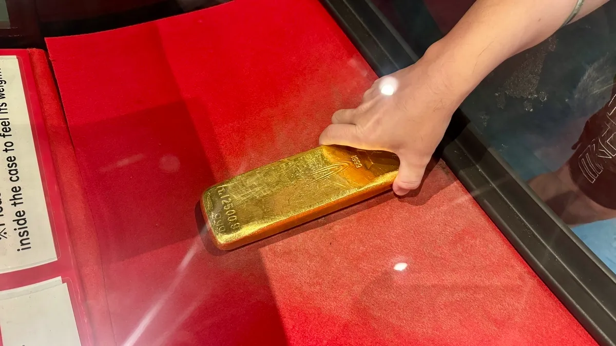 金塊取出し体験