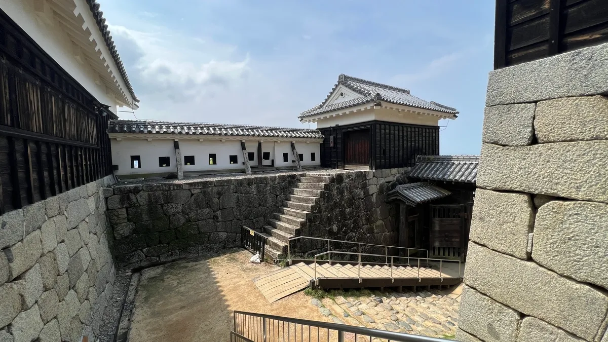 連立式天守