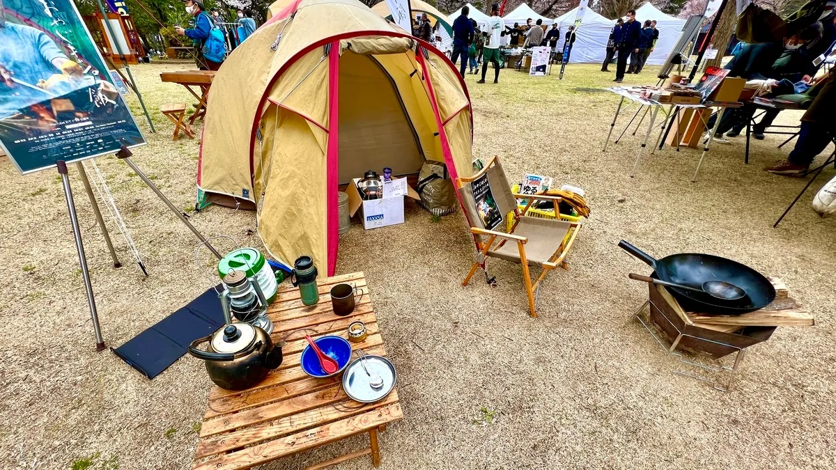 ドラマで使用したキャンプギアの展示